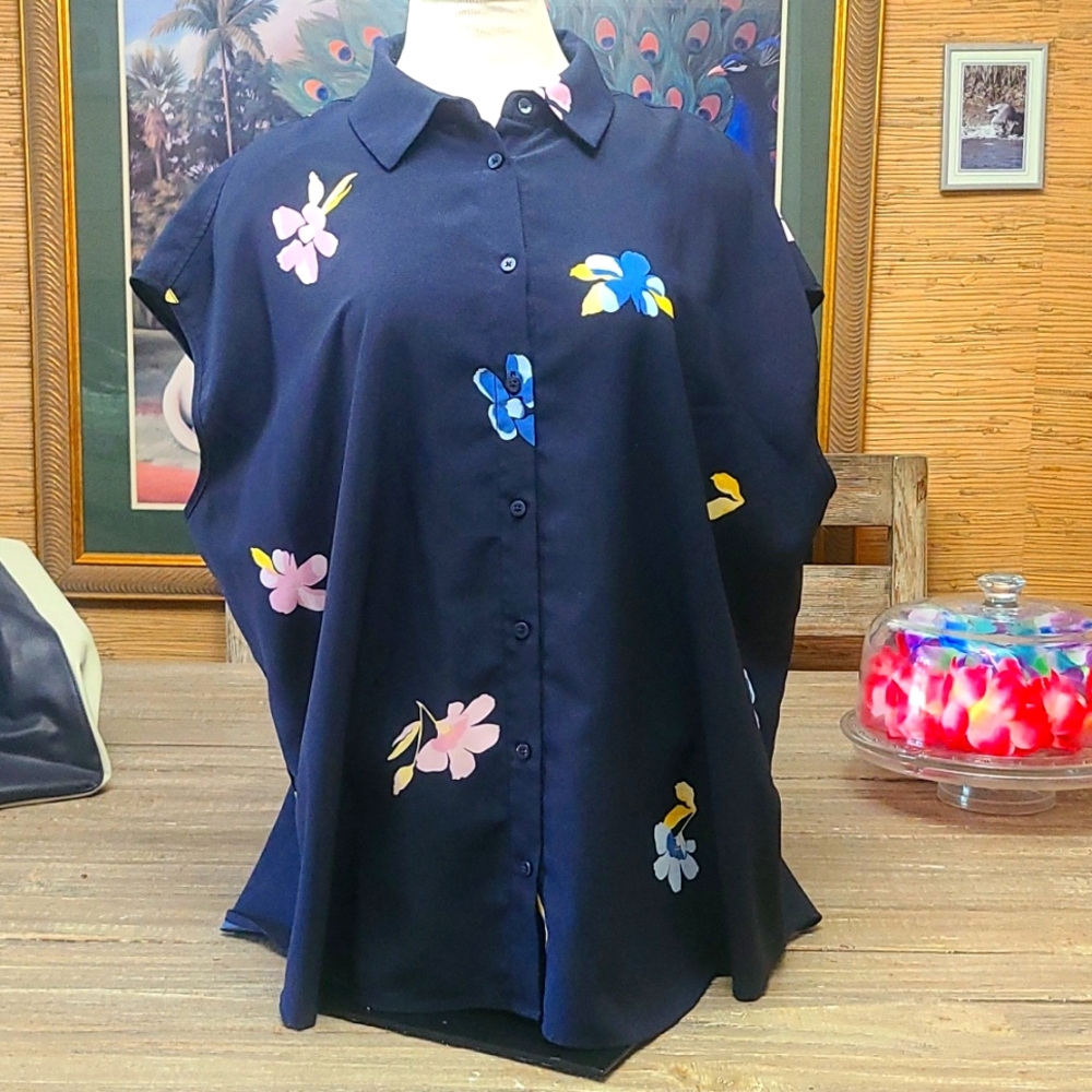 LIGHTWEIGHT floral top for women